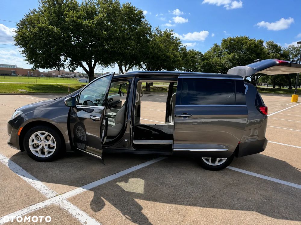 Chrysler Pacifica - 9