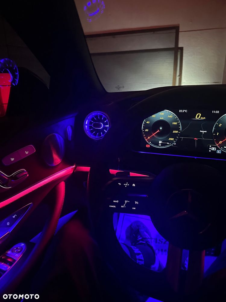 Mercedes-Benz Klasa E 300 9G-TRONIC - 19