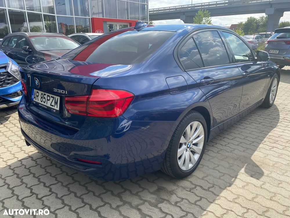 BMW Seria 3 330i xDrive AT Sport Line - 4