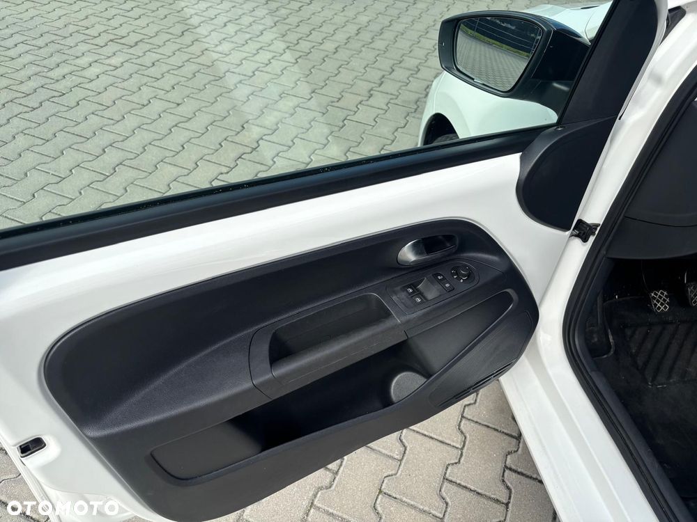 Volkswagen up! - 13