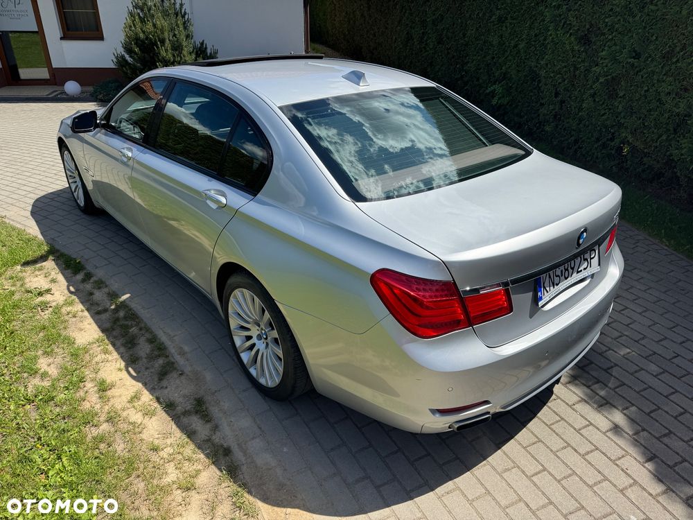 BMW Seria 7 750Li - 12