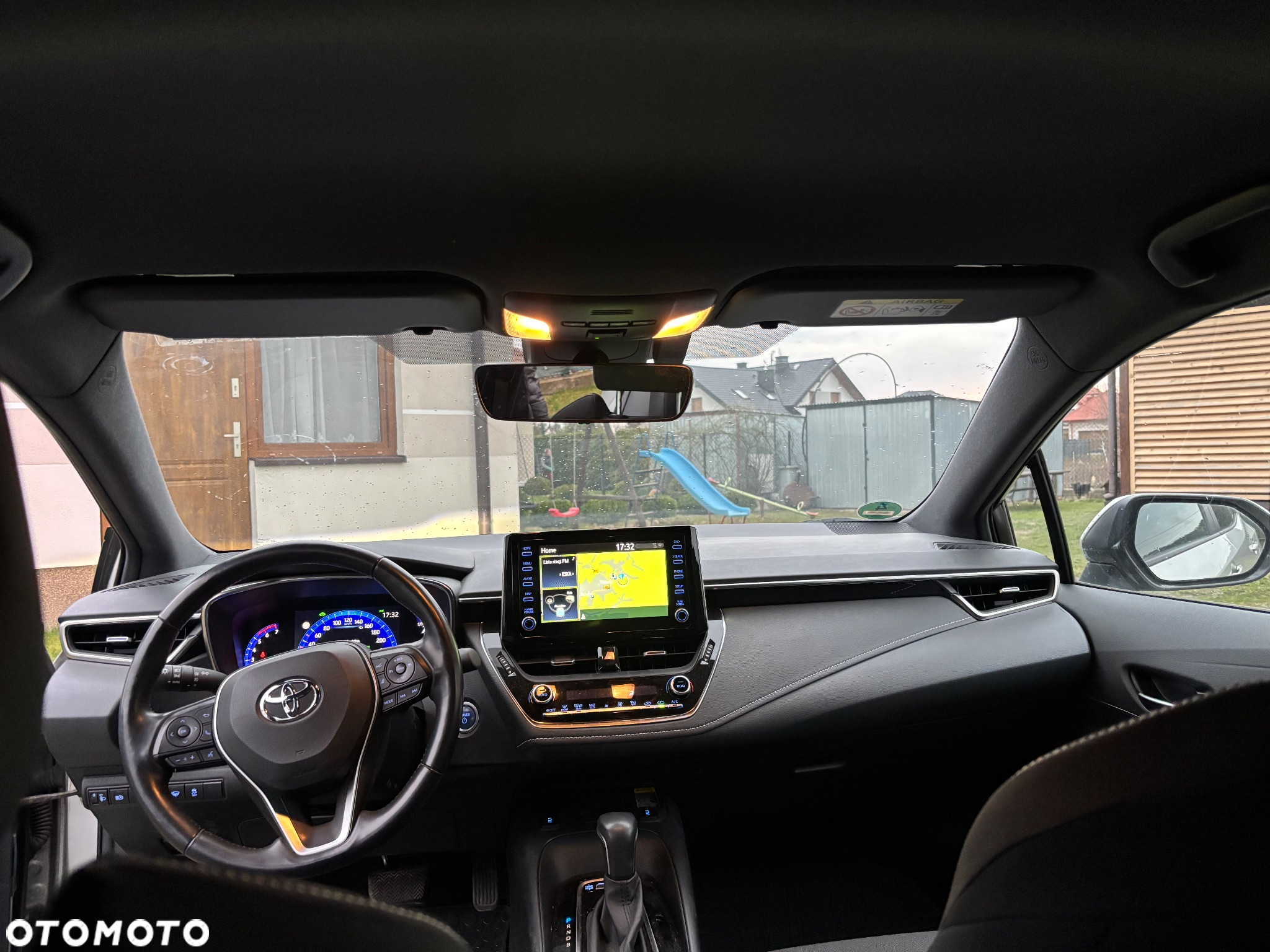 Toyota Corolla 1.8 Hybrid Club - 17