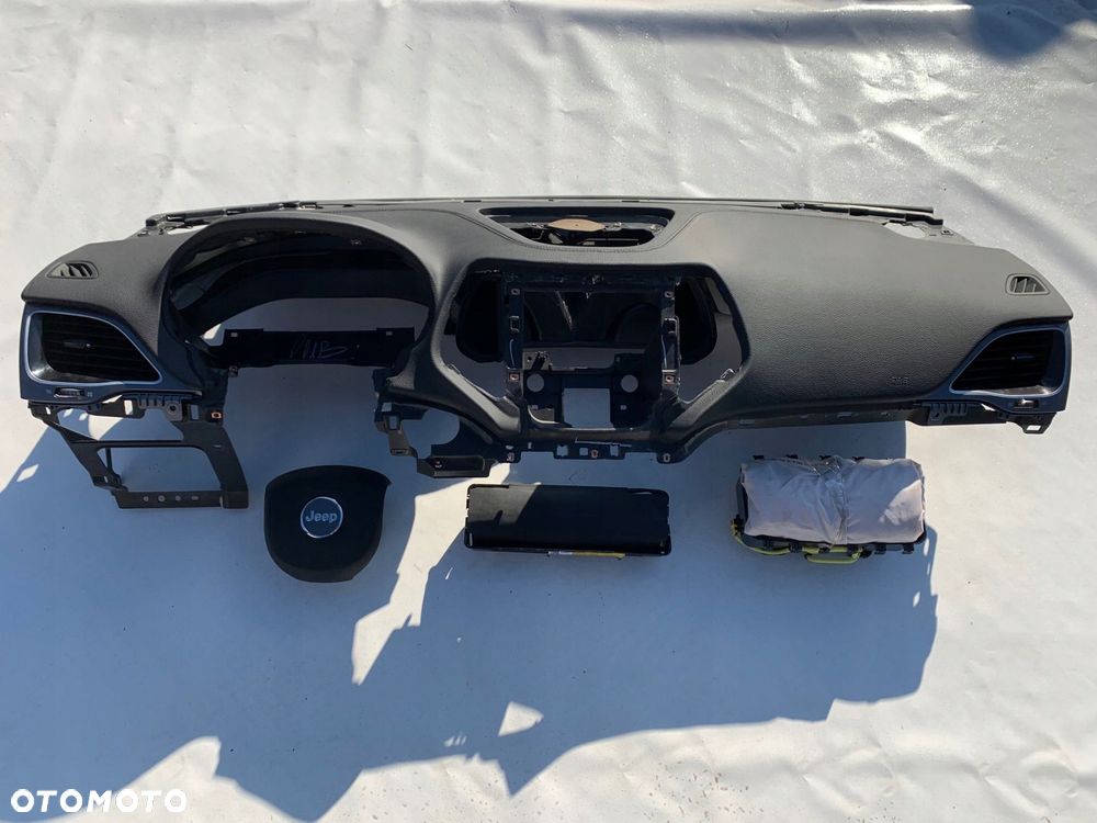 jeep cherokee kl deska kokpit konsola poduszki pas - 3