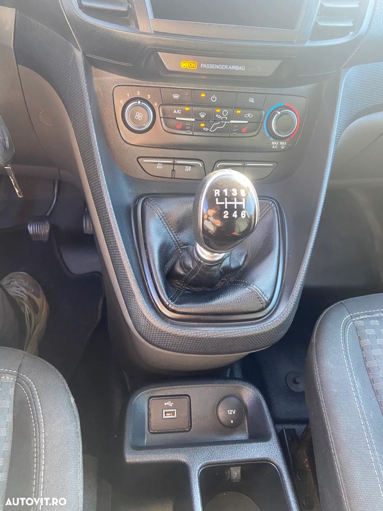 Ford Transit Connect - 32