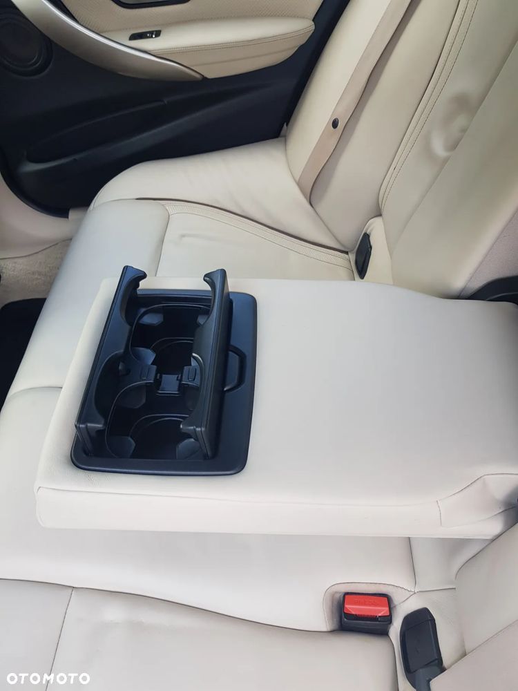 BMW Seria 3 328i Touring - 7