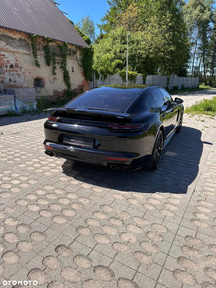 Porsche Panamera - 4