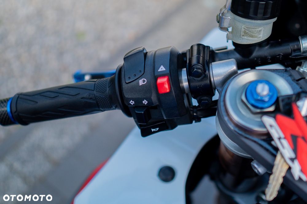 Suzuki GSX-R - 24
