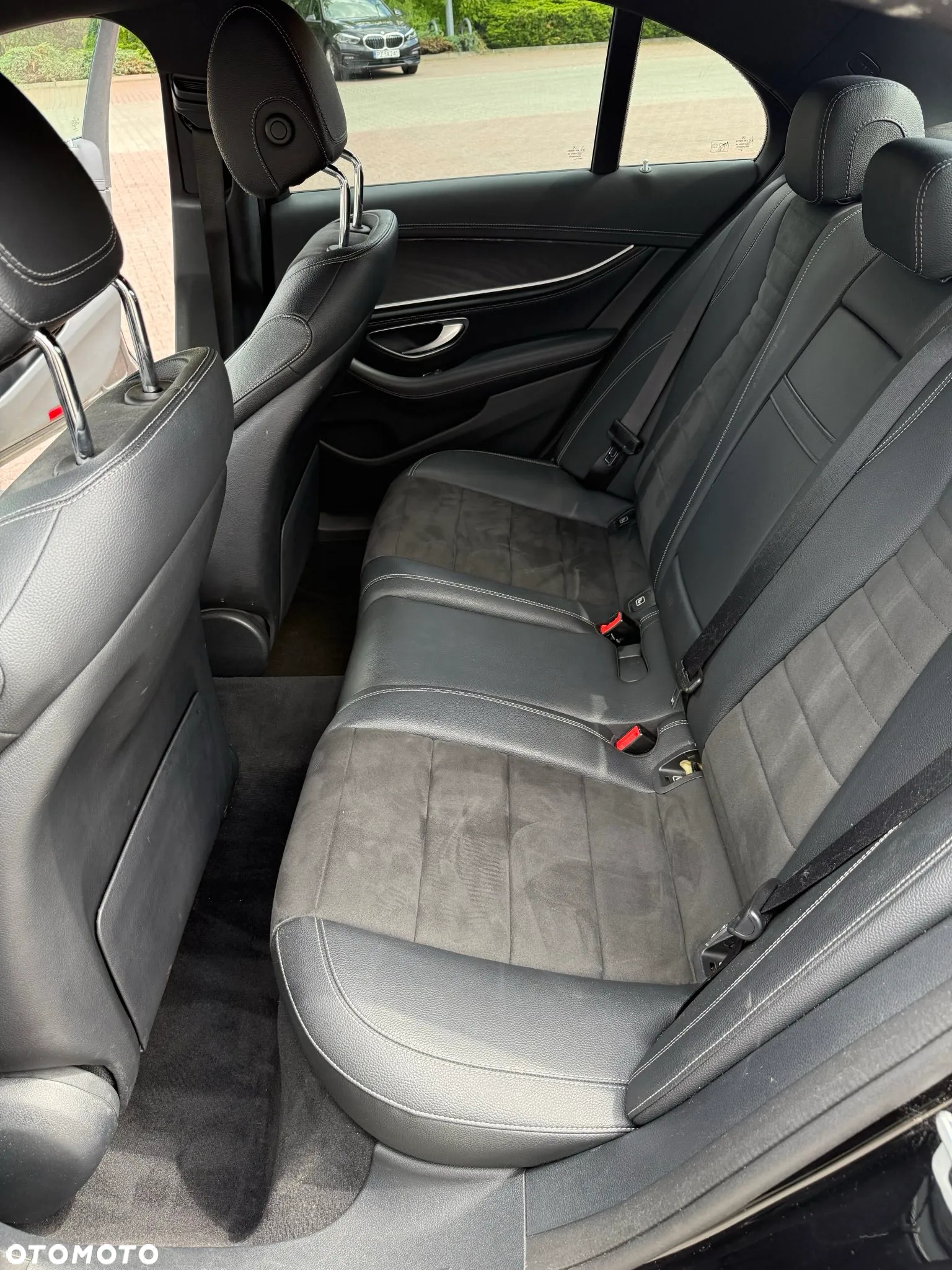 Mercedes-Benz Klasa E 220 d 4-Matic 9G-TRONIC - 11