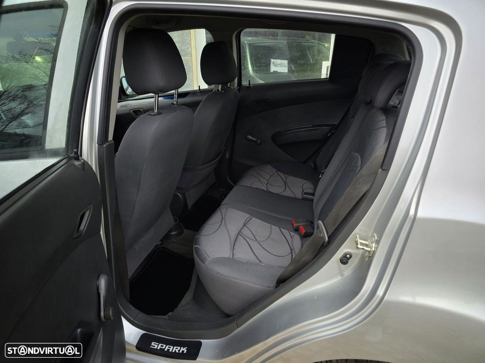 Chevrolet Spark 1.0 L - 17