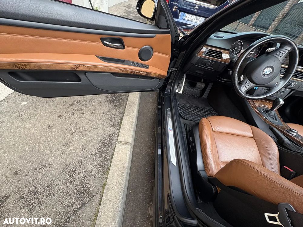 BMW Seria 3 325d Aut. - 36