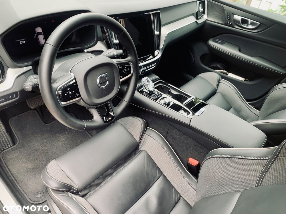 Volvo V60 T6 AWD Recharge Plus Dark - 8