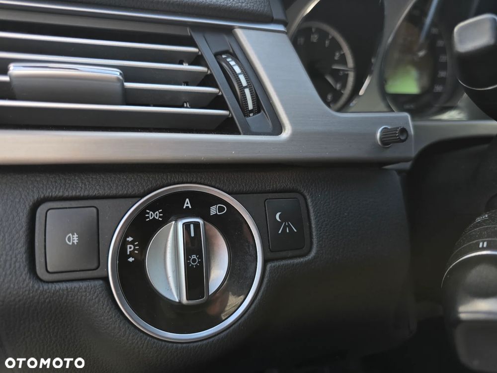 Mercedes-Benz Klasa E 350 CDI DPF 4Matic BlueEFFICIENCY 7G-TRONIC Avantgarde - 22