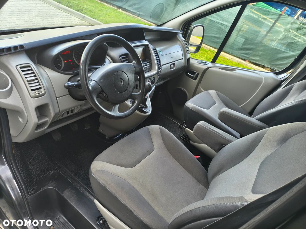 Renault Trafic Grand Passenger Black Edition - 16