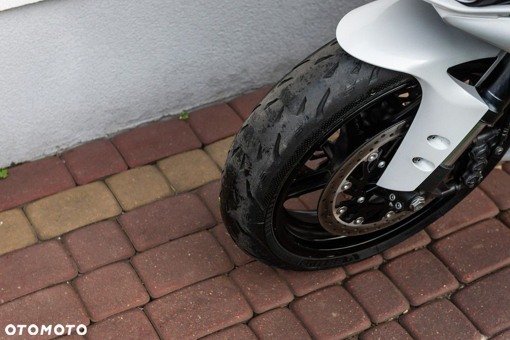 Yamaha R1 - 7