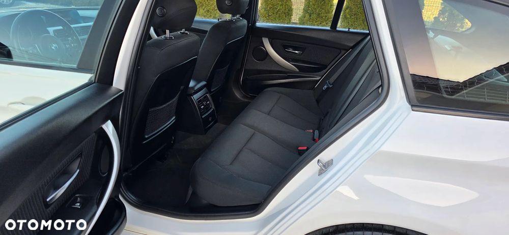 BMW Seria 3 320d xDrive Sport Line - 30