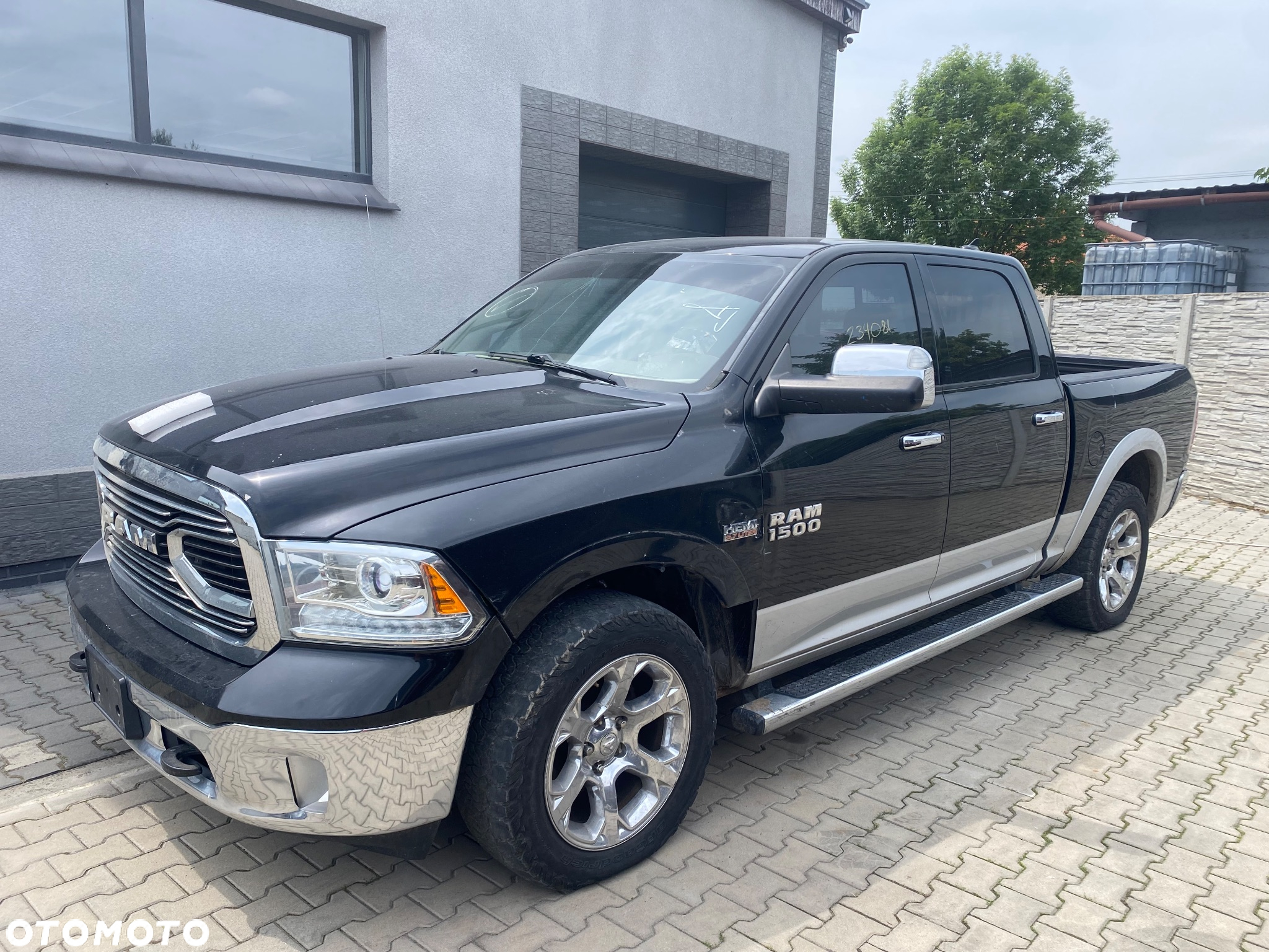 RAM 1500 Quad Cab Laramie