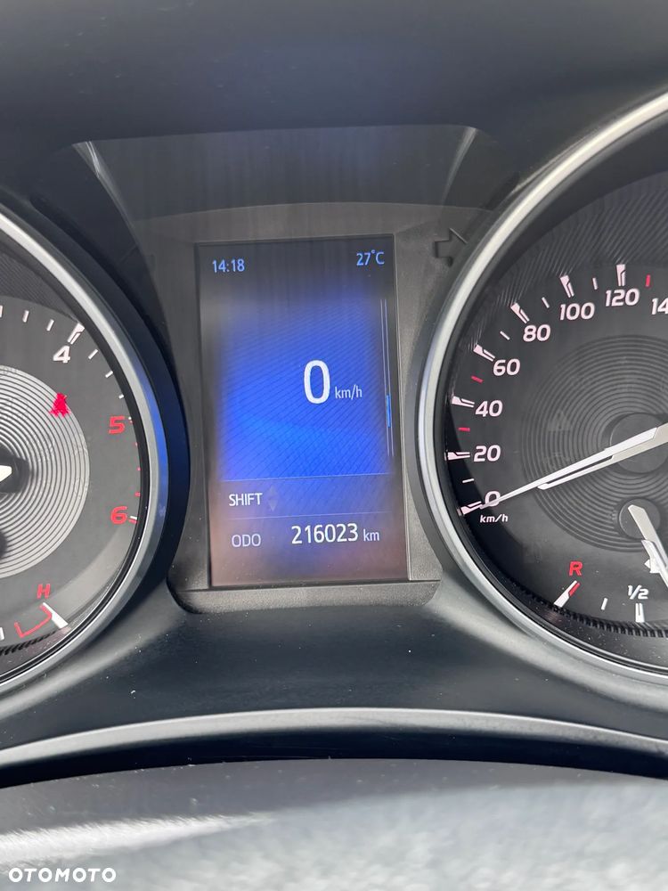 Toyota Avensis 2.0 D-4D Premium - 9