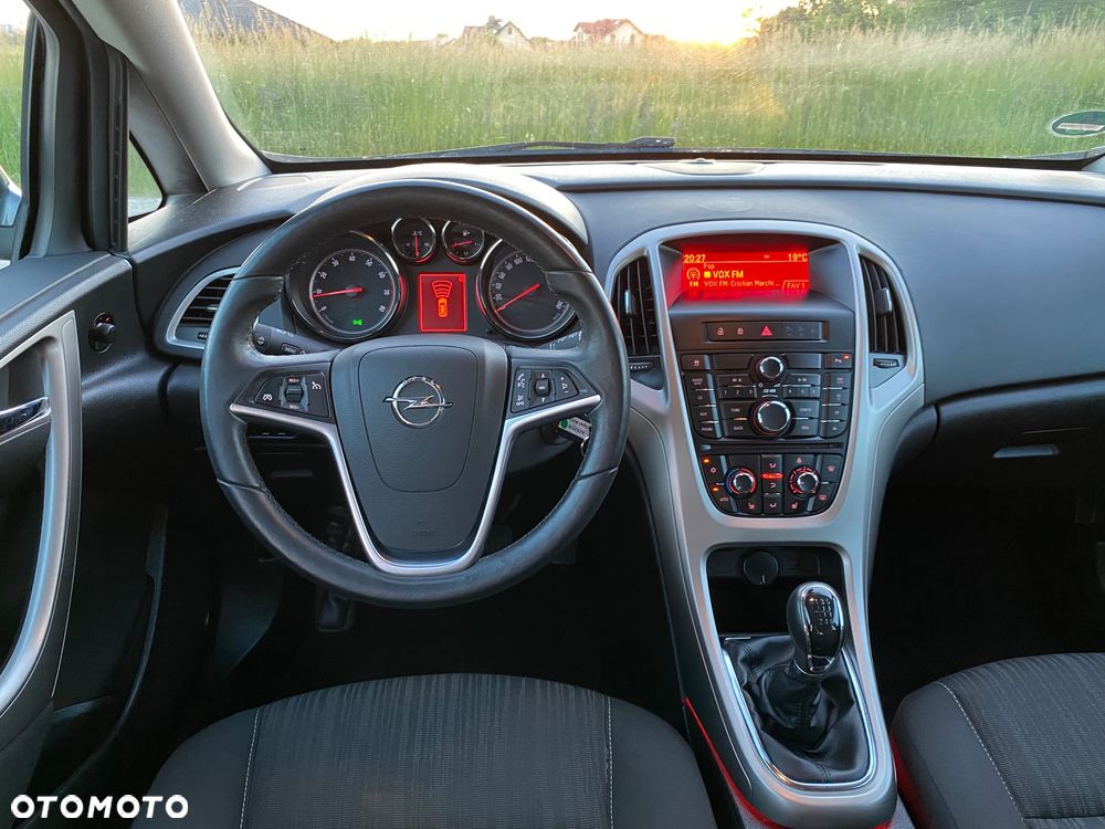 Opel Astra 1.4 Turbo Design Edition - 26