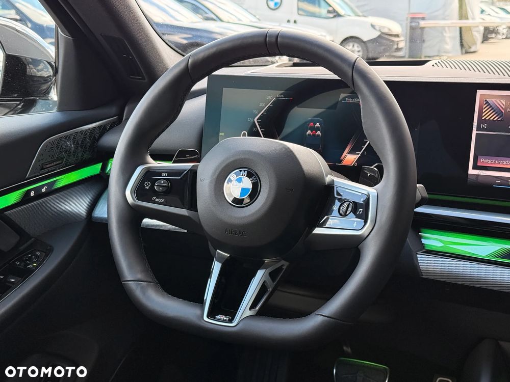 BMW Seria 5 520d xDrive - 17