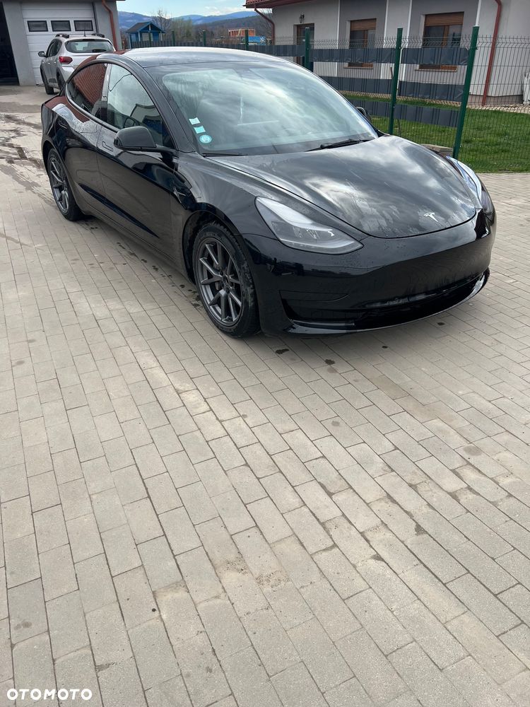 Tesla Model 3 - 1