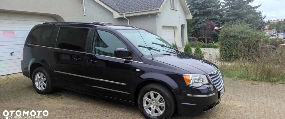 Chrysler Town & Country - 25