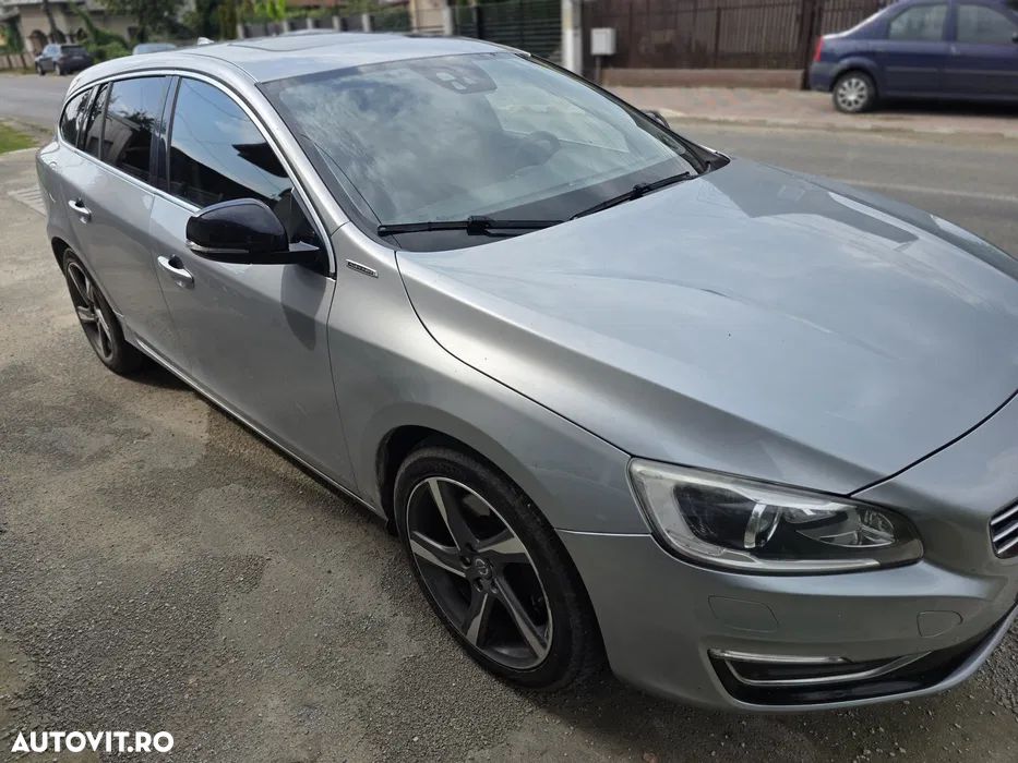 Volvo V60 D6 Plug-In-Hybrid AWD Geartronic Summum - 1