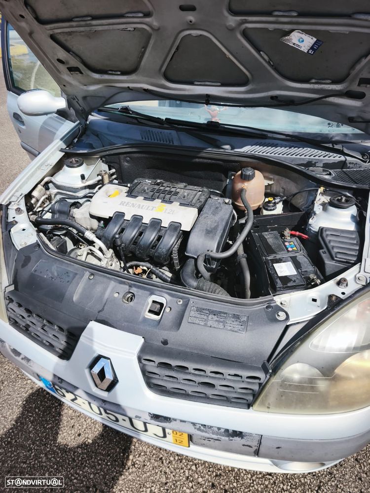 Renault Clio 1.2 16V Confort Authentique - 8
