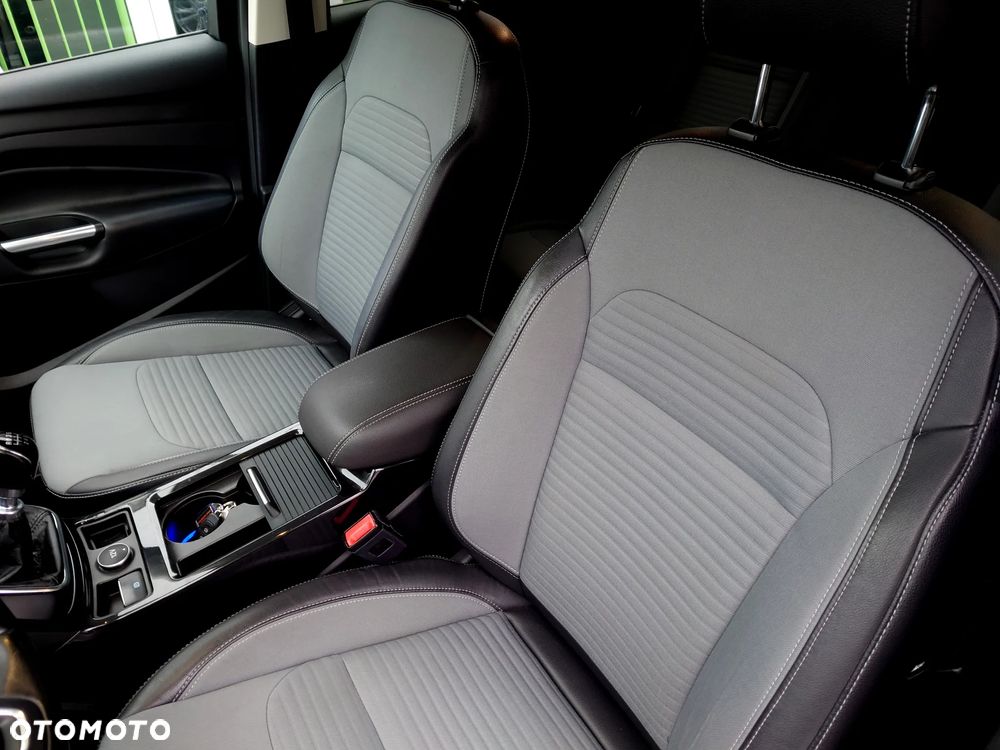 Ford Kuga 2.0 TDCi 2x4 Titanium - 11