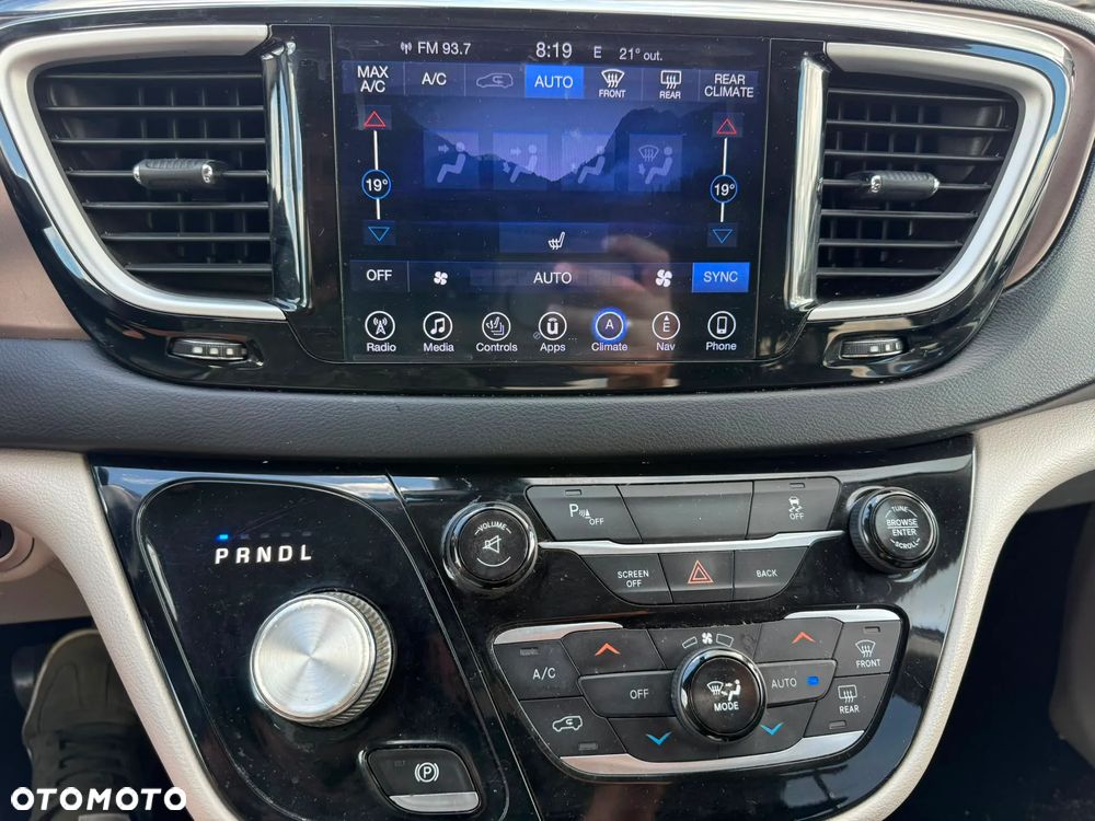 Chrysler Pacifica - 17