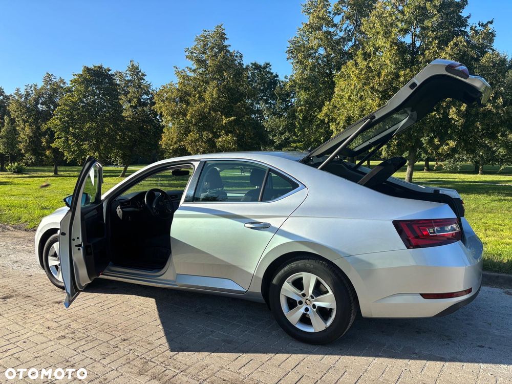 Skoda Superb 1.6 TDI Ambition - 29