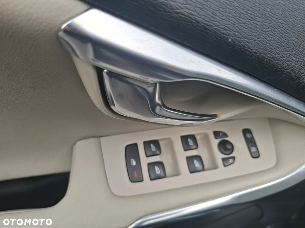 Volvo V40 D2 Momentum - 23