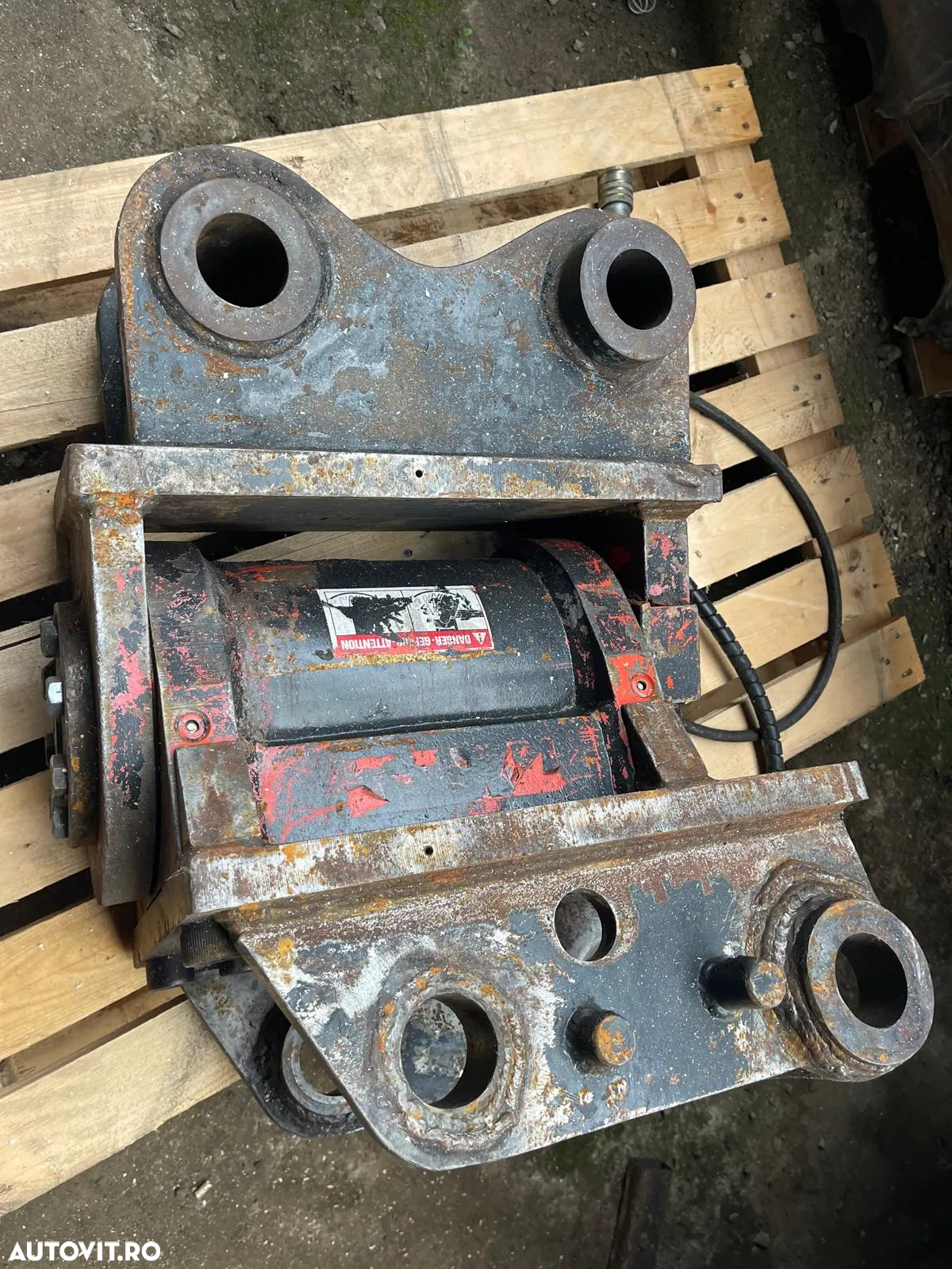 Sistem Powertilt Pentru excavatoare de 15-20 tone - 2