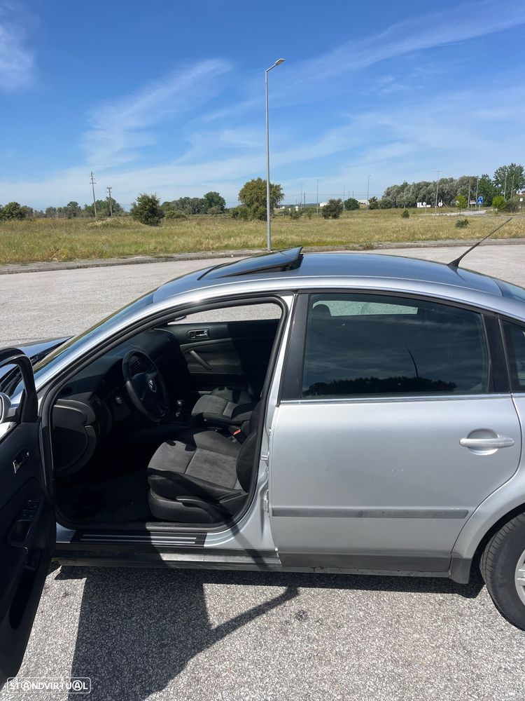VW Passat 1.9 TDi Highline - 6