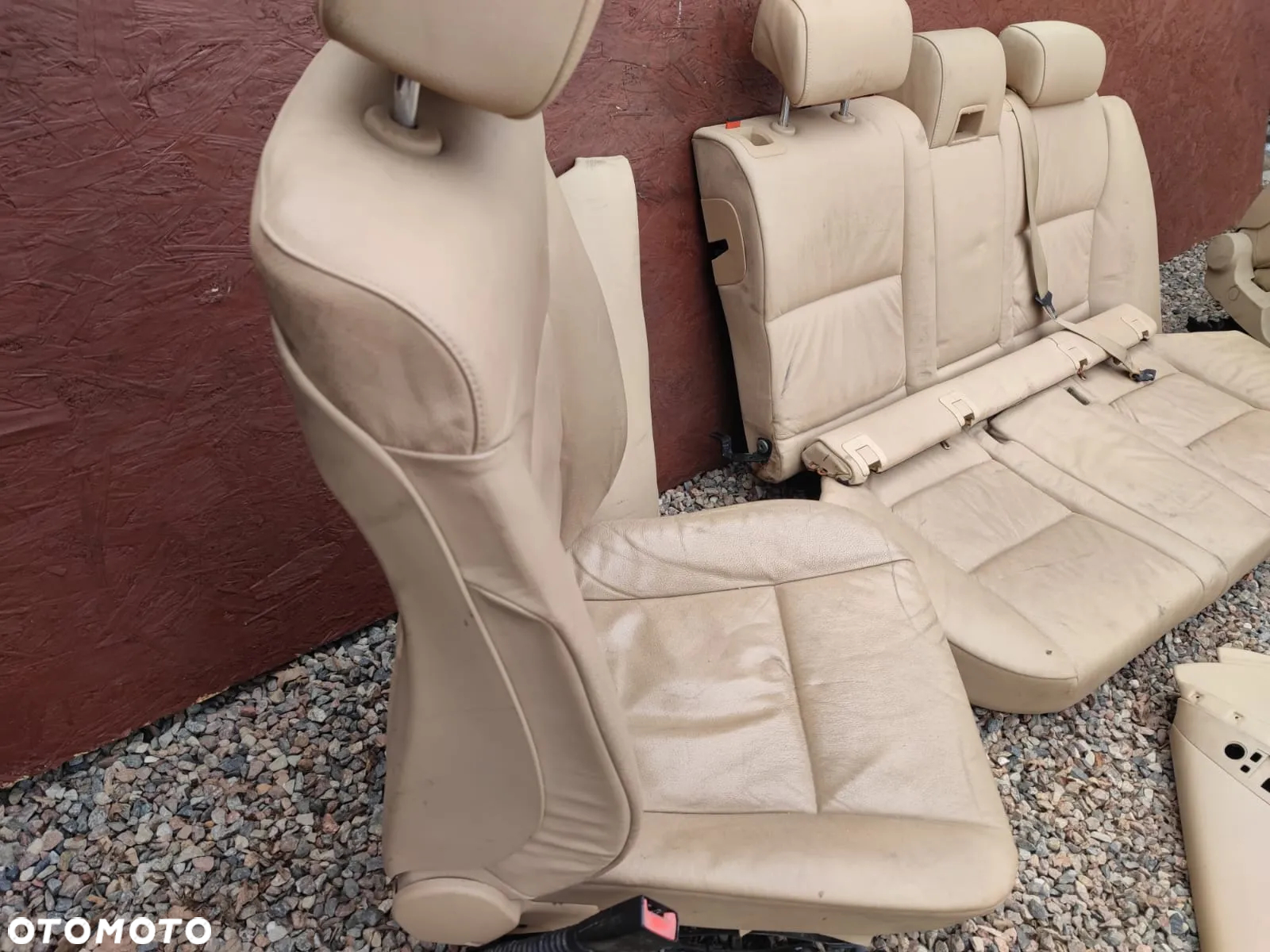 BMW E61. ORYGINALNE KOMPLETNE WNĘTRZE W KOLORZE BEŻOWYM ( FOTELE PRZEDNIE + KANAPA TYŁ + BOCZKI ) EUROPA O NR: 7 076 167 / 7 076 168 / 7 078 729 / 7 078 730 / 7 112 931 / 7 136 060 OEM. W DOBRYM STANIE. - 7