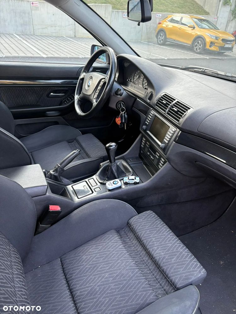 BMW Seria 5 520i - 11