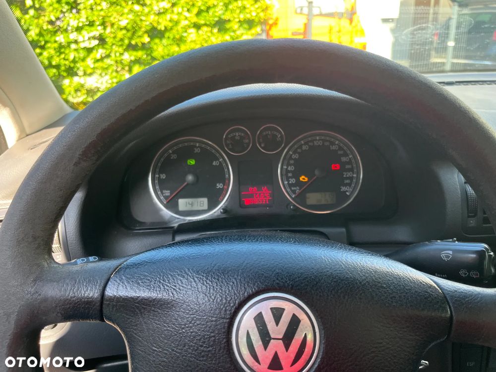 Volkswagen Passat 1.9 TDI Highline - 25