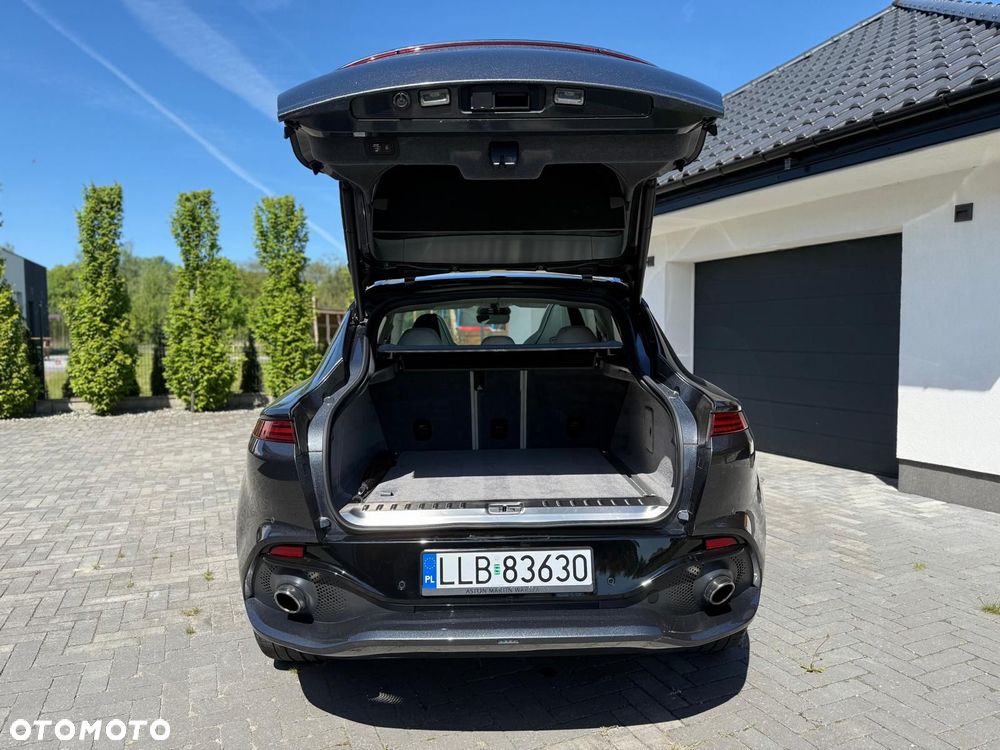 Aston Martin DBX - 13