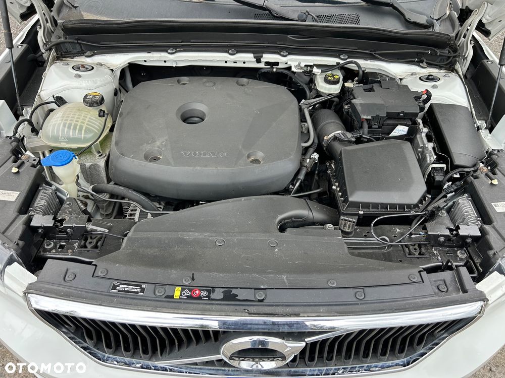Volvo XC 40 T5 AWD Momentum Pro - 21