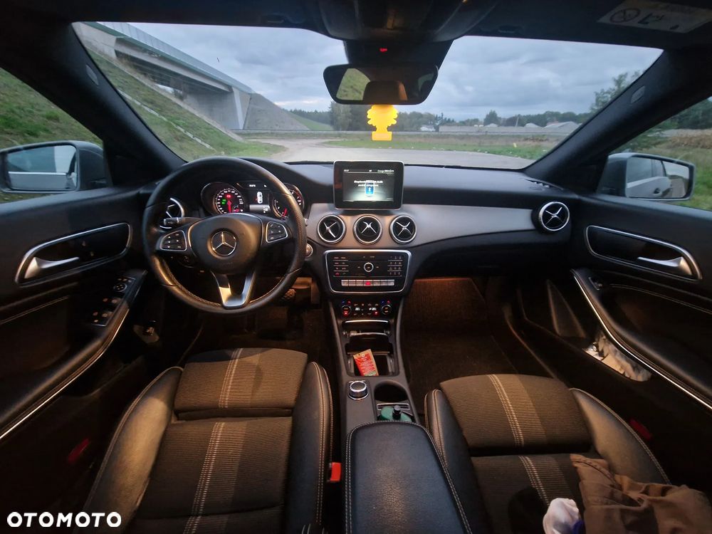 Mercedes-Benz CLA 200 7G-DCT AMG Line - 34