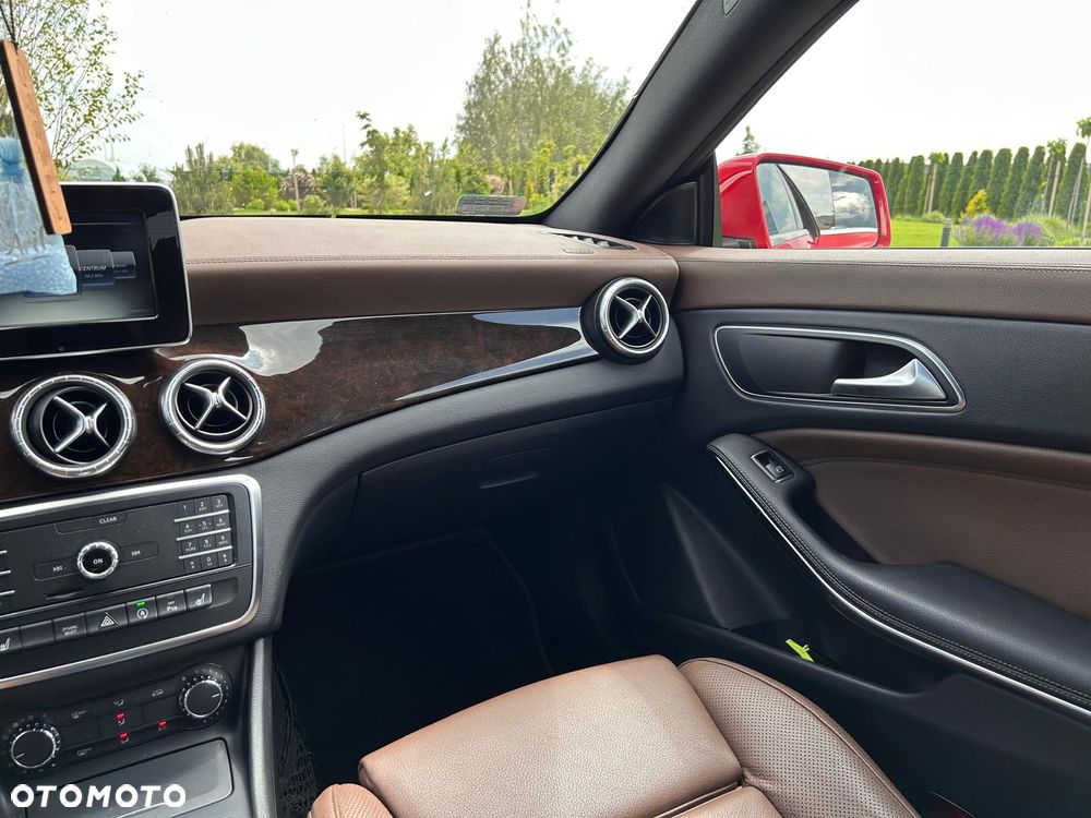 Mercedes-Benz CLA 200 7G-DCT - 19
