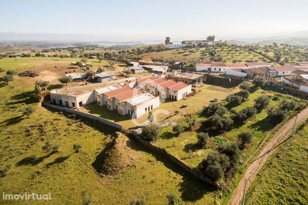 Terreno de 4000 m2 com construção | Aldeia de Alqueva - Grande imagem: 4/60