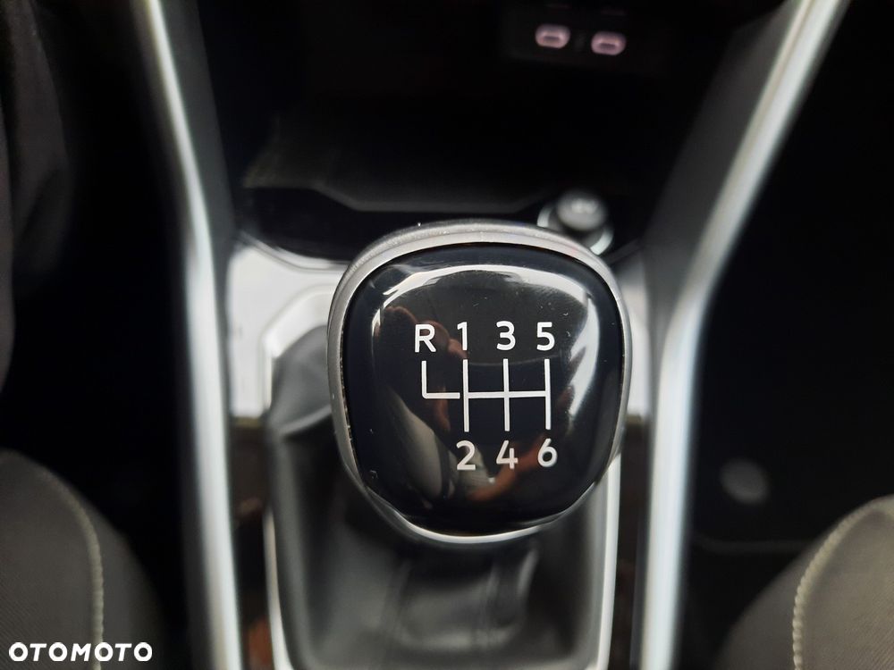 Volkswagen T-Roc 1.0 TSI Advance - 36