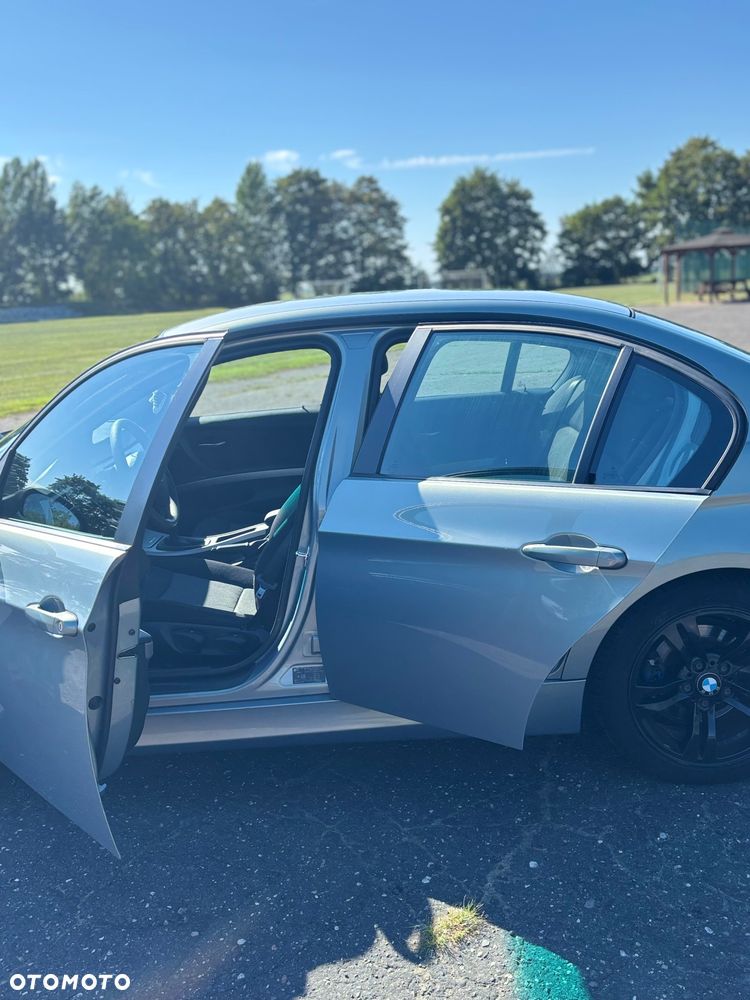 BMW Seria 3 320d - 12