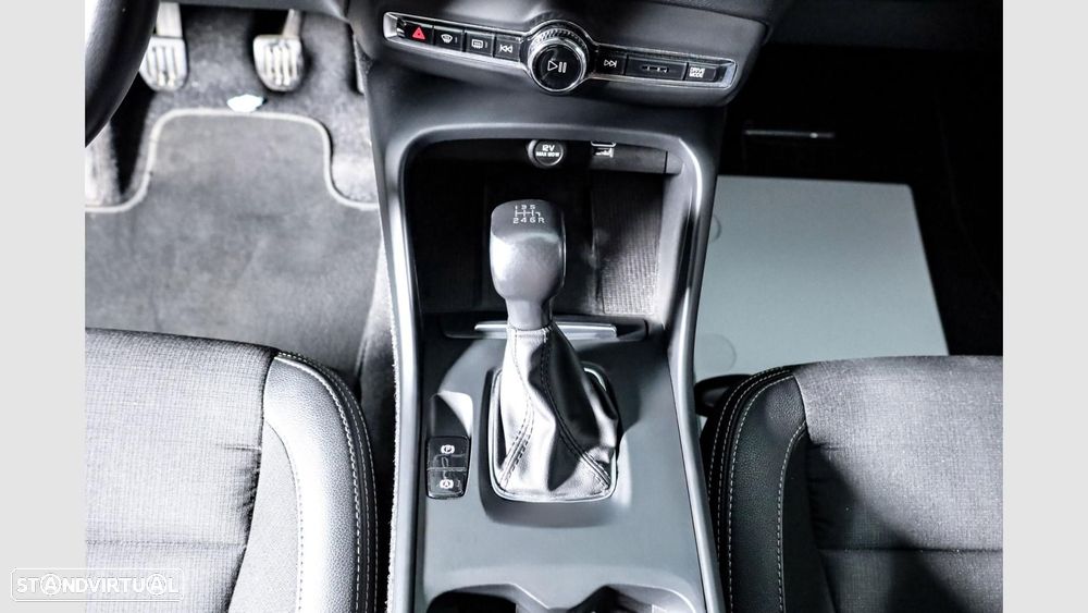 Volvo XC 40 1.5 T3 Momentum Plus - 15