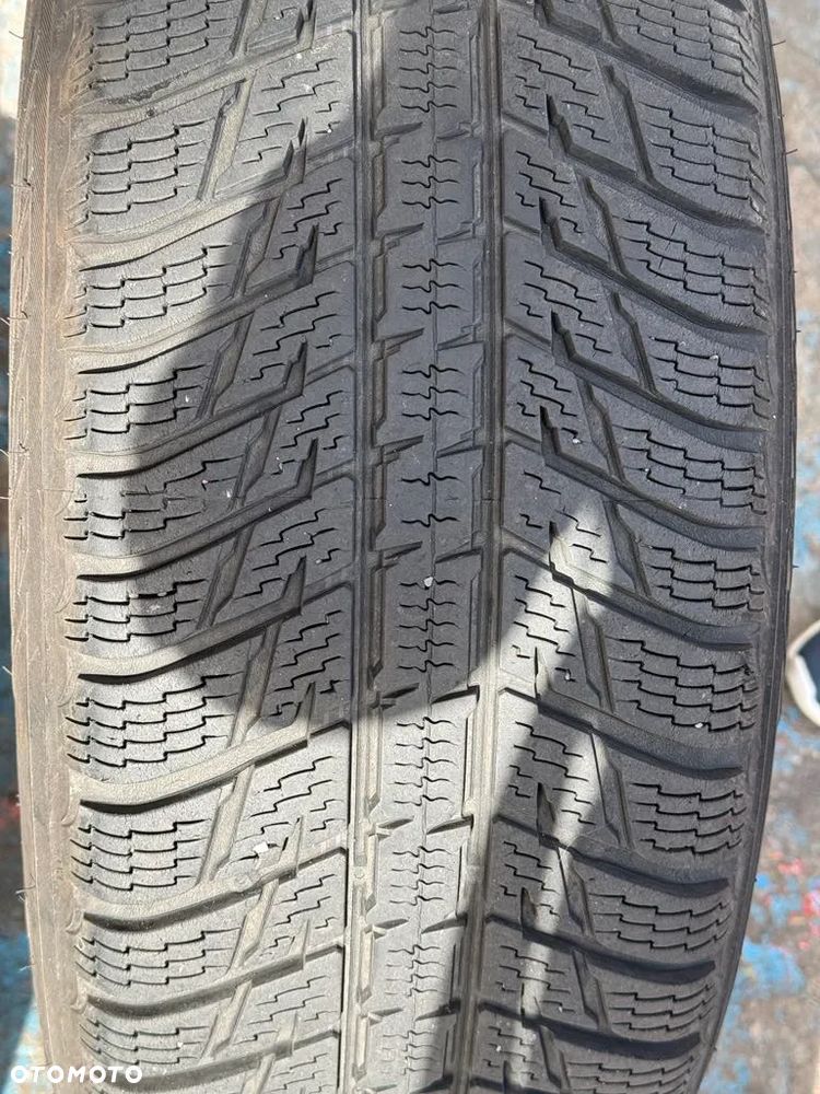 Komplet opon wraz z felgami Nokian - 6