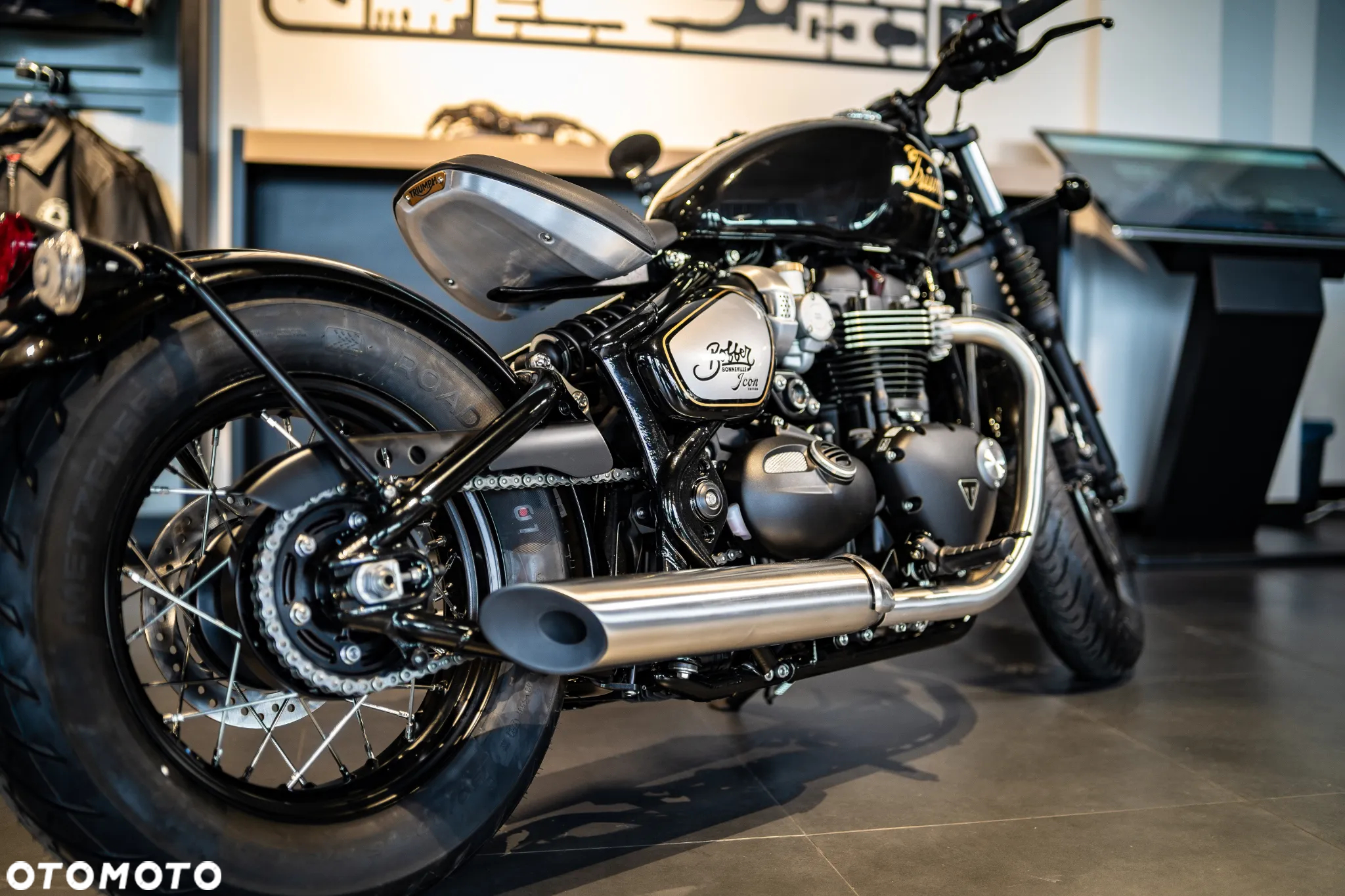 Triumph Bonneville Bobber - 23