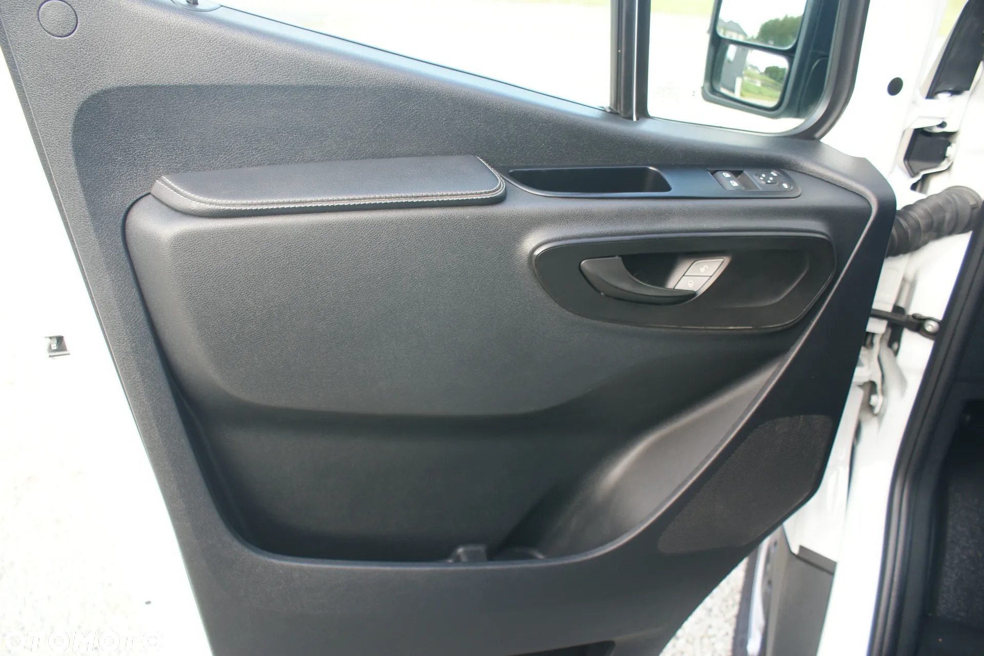Mercedes-Benz Sprinter - 17
