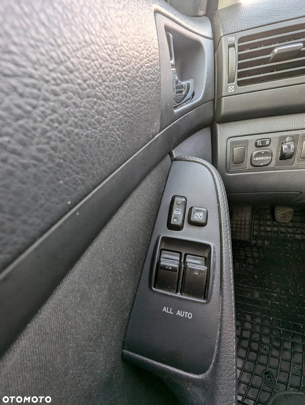 Toyota Avensis 1.8 VVT-i Luna - 23