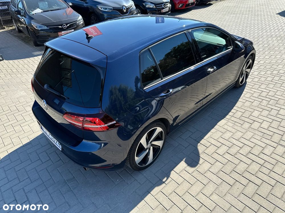 Volkswagen Golf - 36
