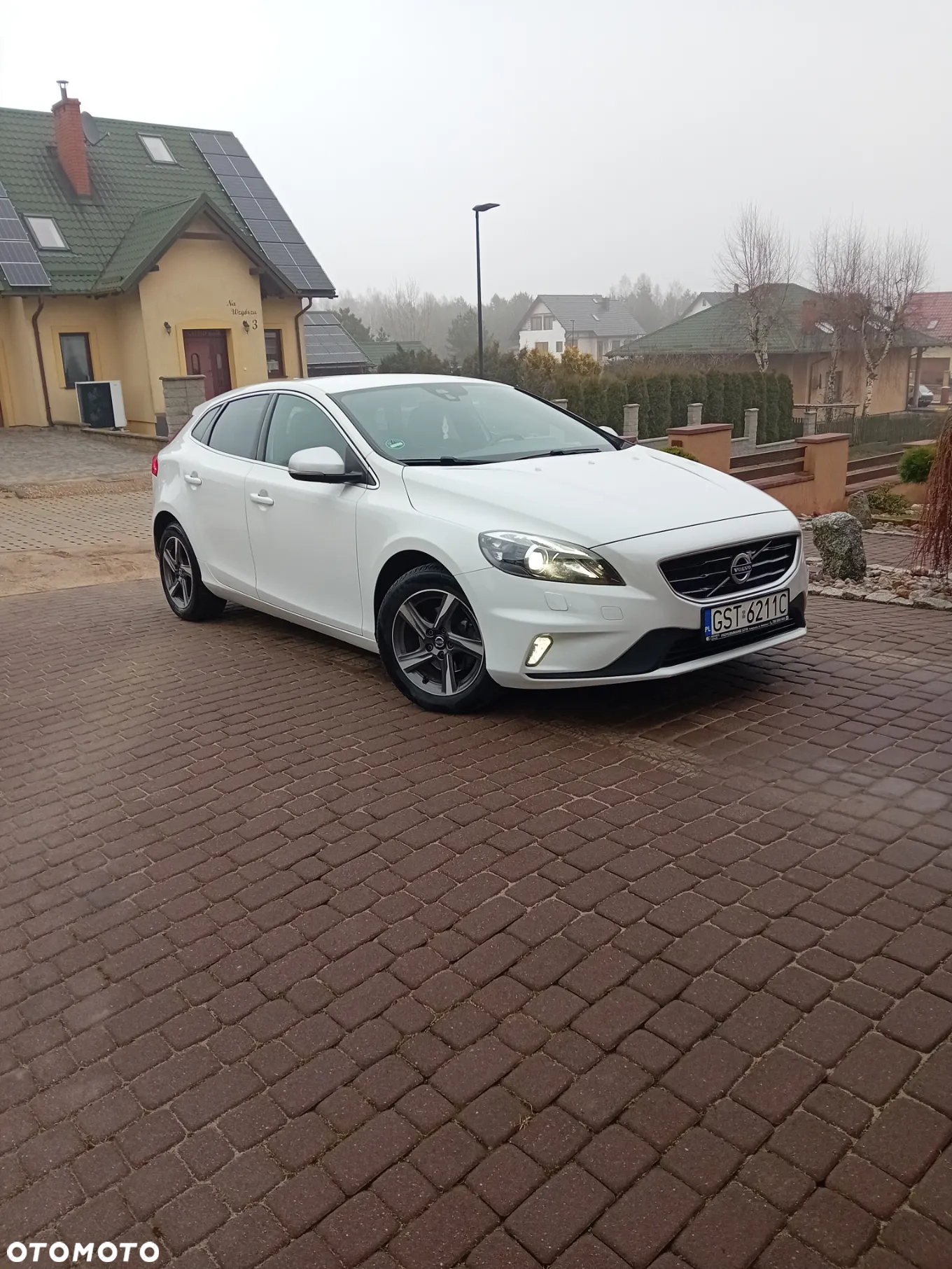 Volvo V40 D2 Drive-E R-Design Kinetic - 2